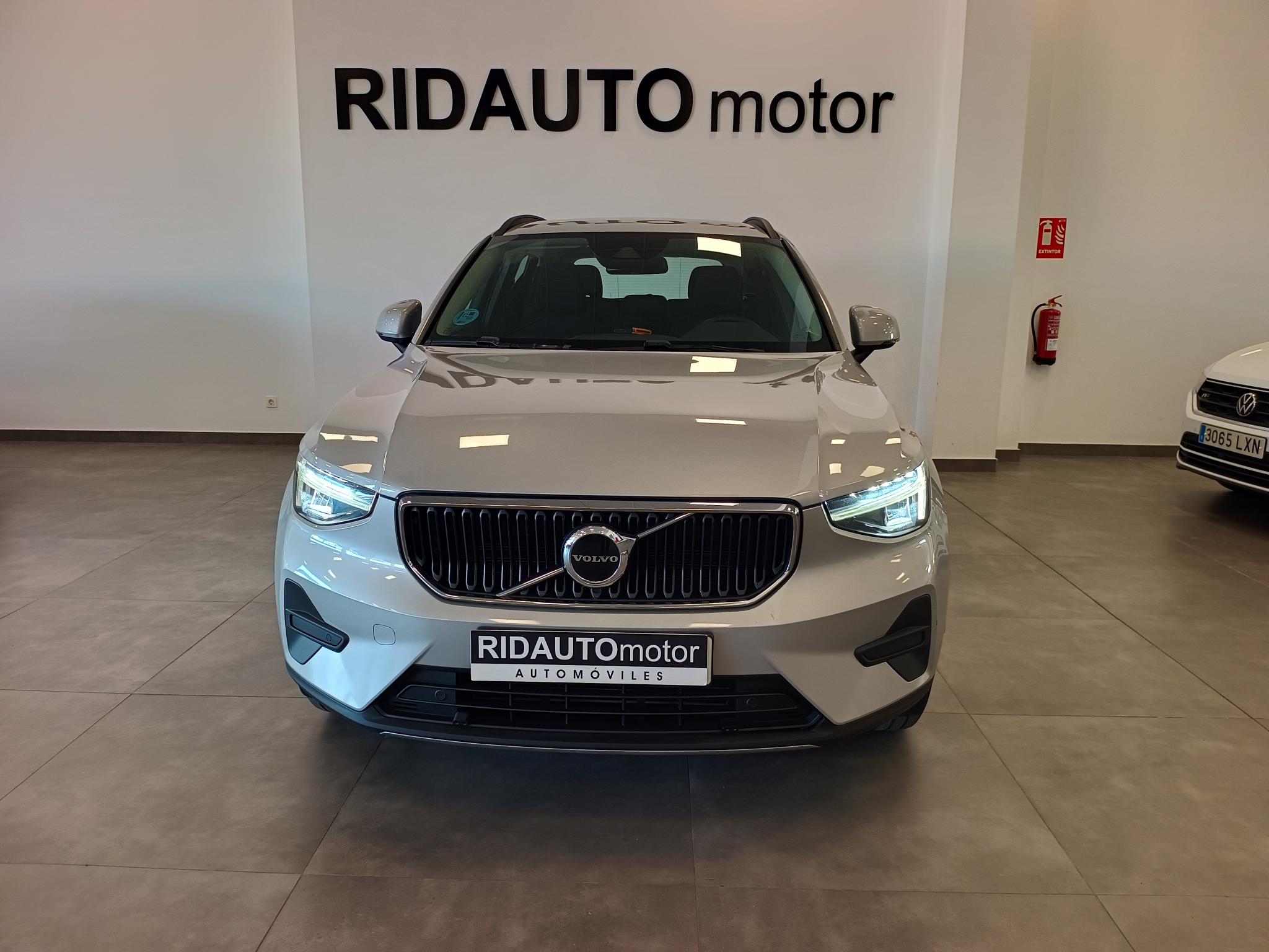 2023 VOLVO XC40