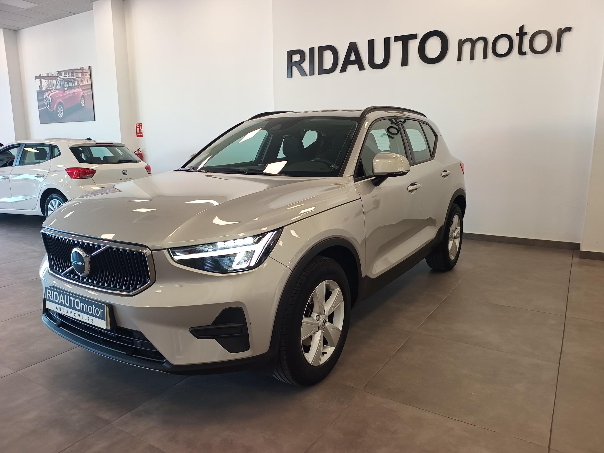 2023 VOLVO XC40