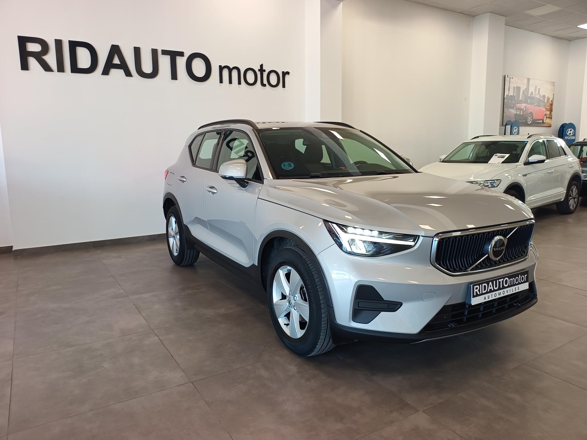 2023 VOLVO XC40