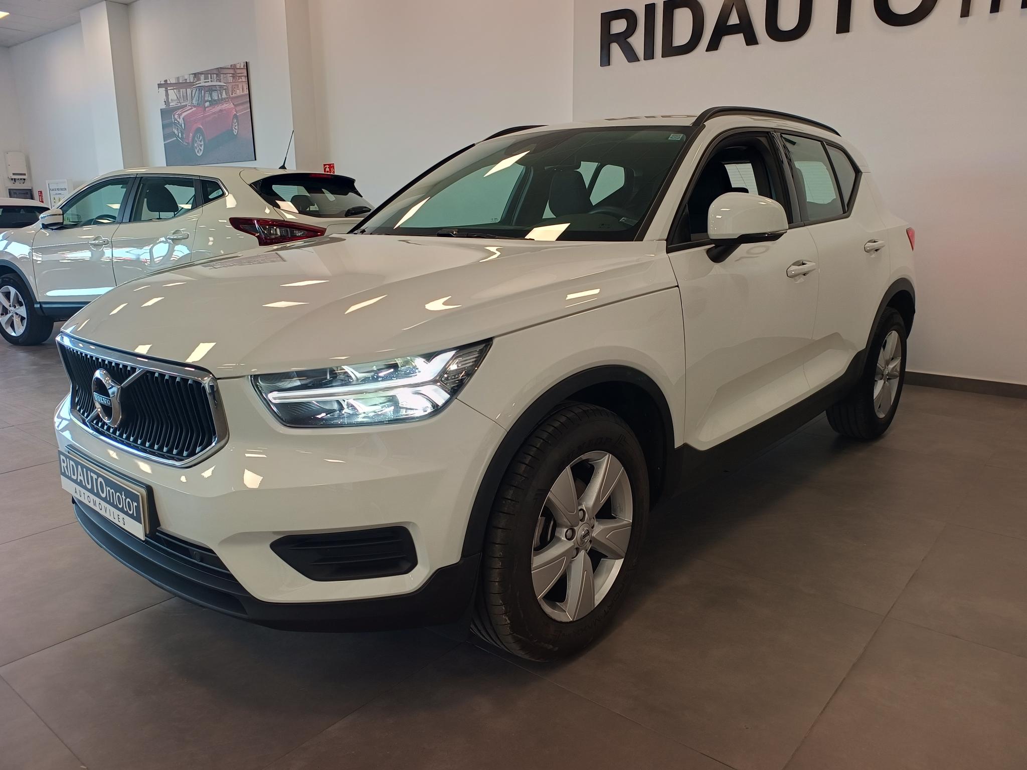 2022 VOLVO XC40