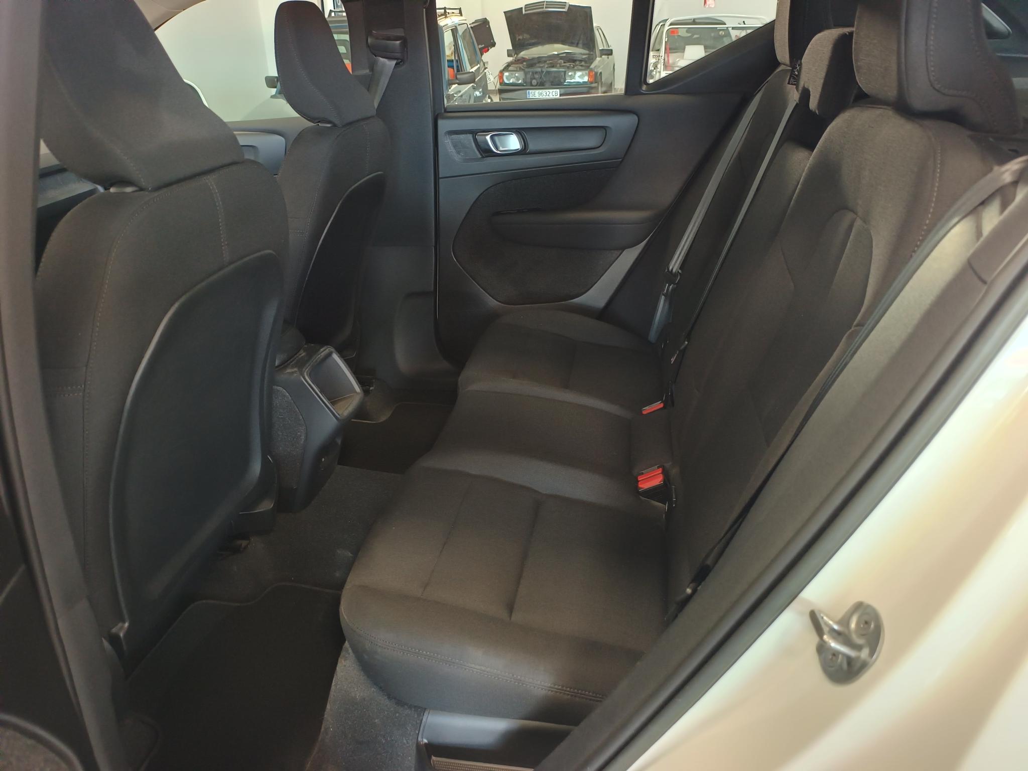2022 VOLVO XC40